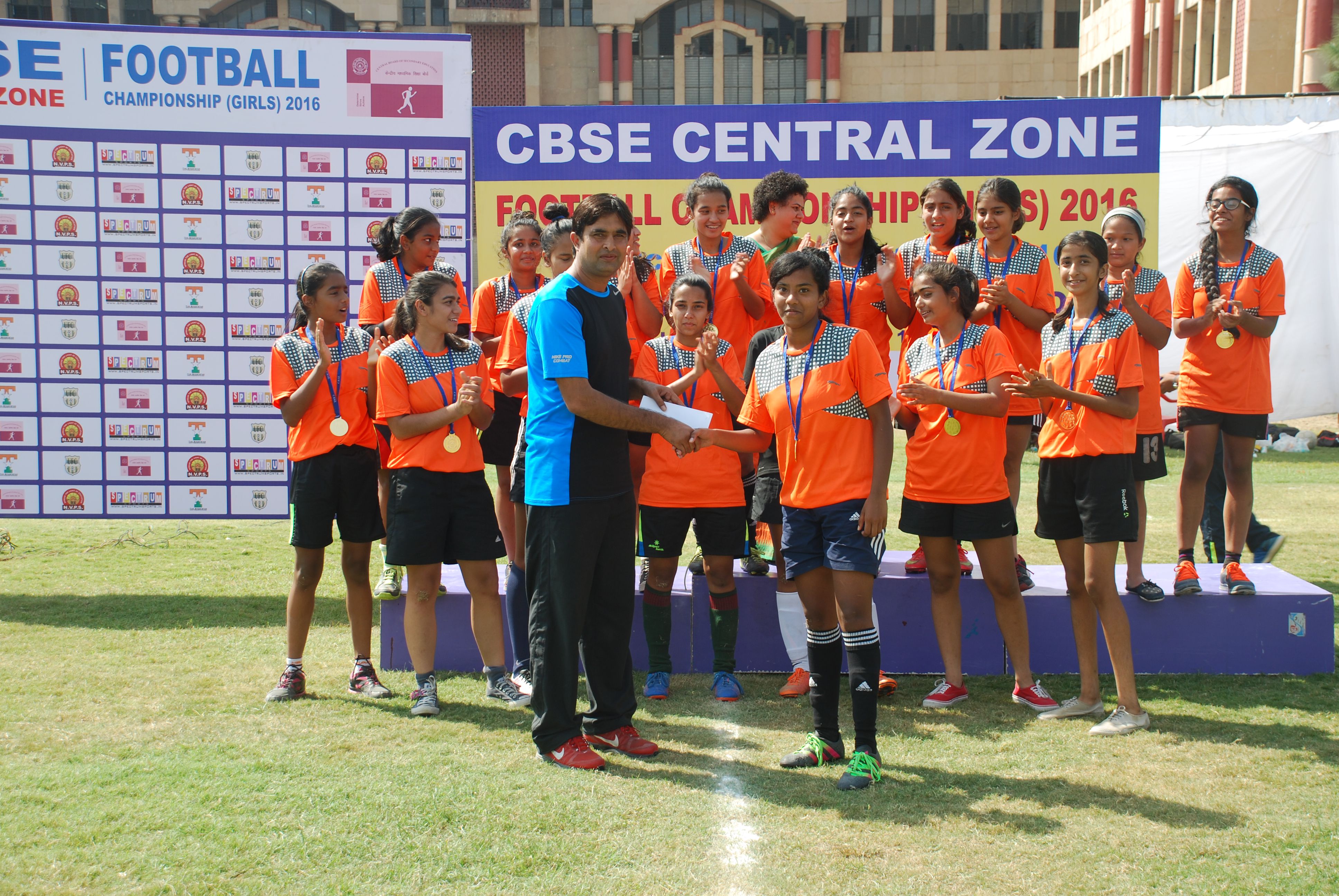 Deepika of Ahlcon Public School, Mayur Vihar getting Player of the Tournament